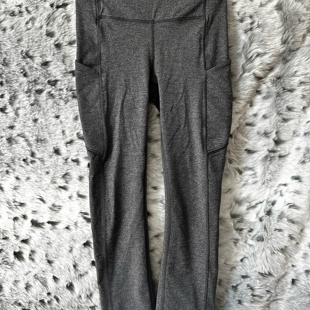 276. Lululemon Speed Up Crop 21" Grey size 2